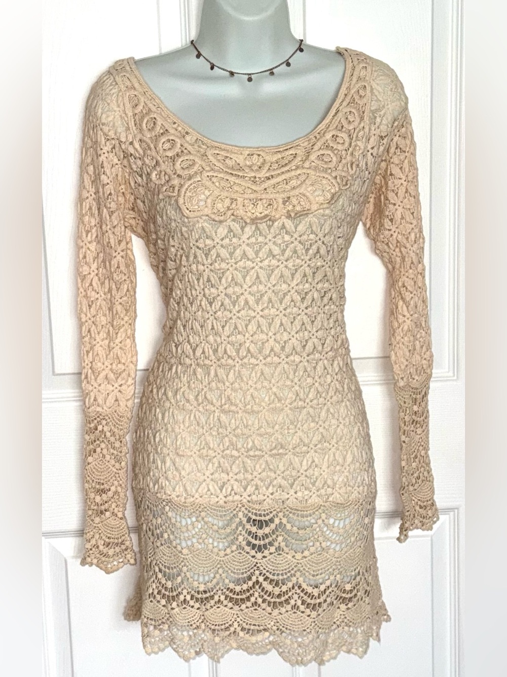 A'reve Women’s Size Medium Lace Trim Sweater Dress in Cream.